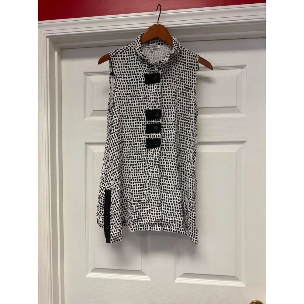 NorthStyle White & Black Spec Button Accent Sleeveless Lagenlook Tunic Top sz S